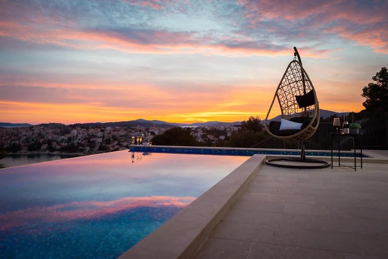 Luxury Villa Black Pearl With Pool Trogir