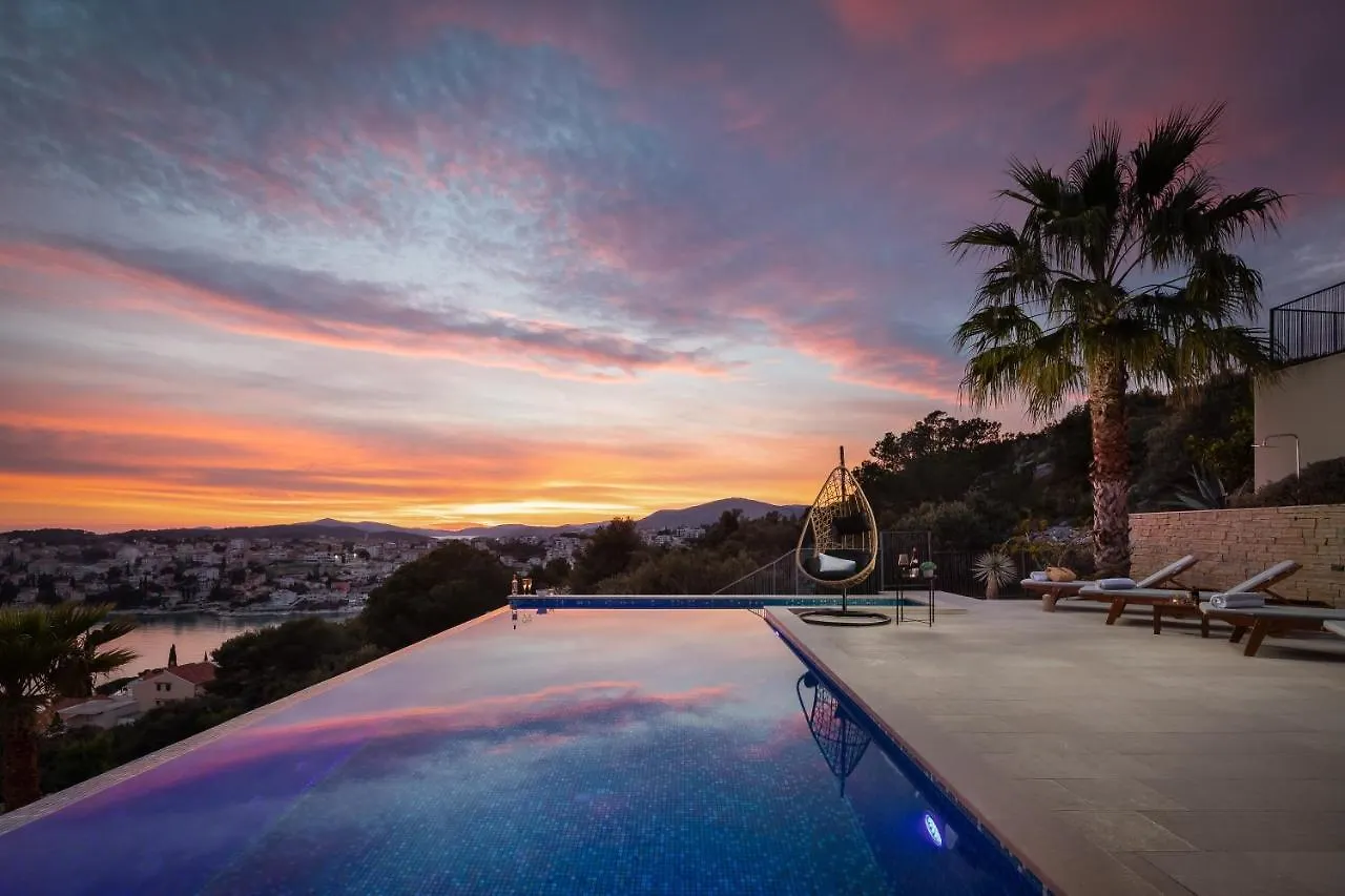 Luxury Villa Black Pearl With Pool Trogir