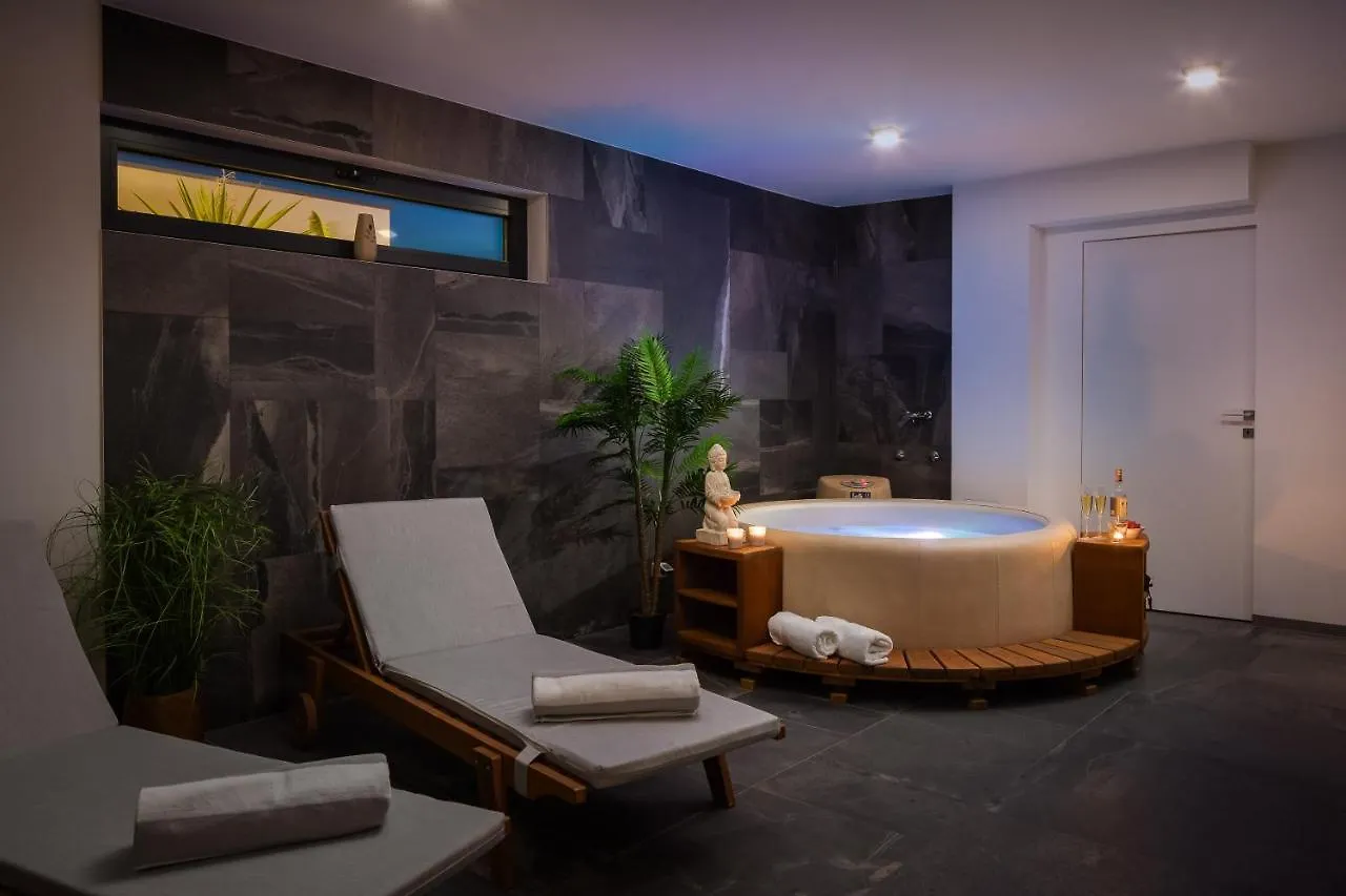Luxury Villa Black Pearl With Pool Trogir