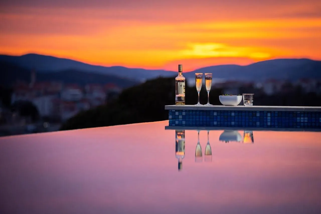 Luxury Villa Black Pearl With Pool Trogir