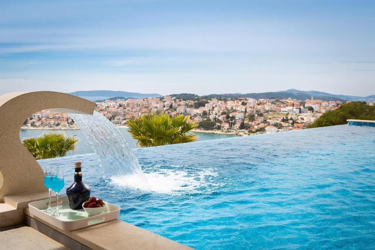 Luxury Villa Black Pearl With Pool Trogir
