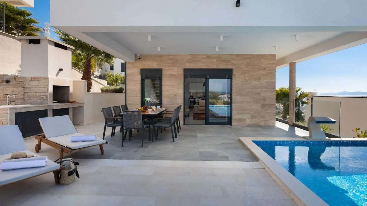 Luxury Villa Black Pearl With Pool Trogir