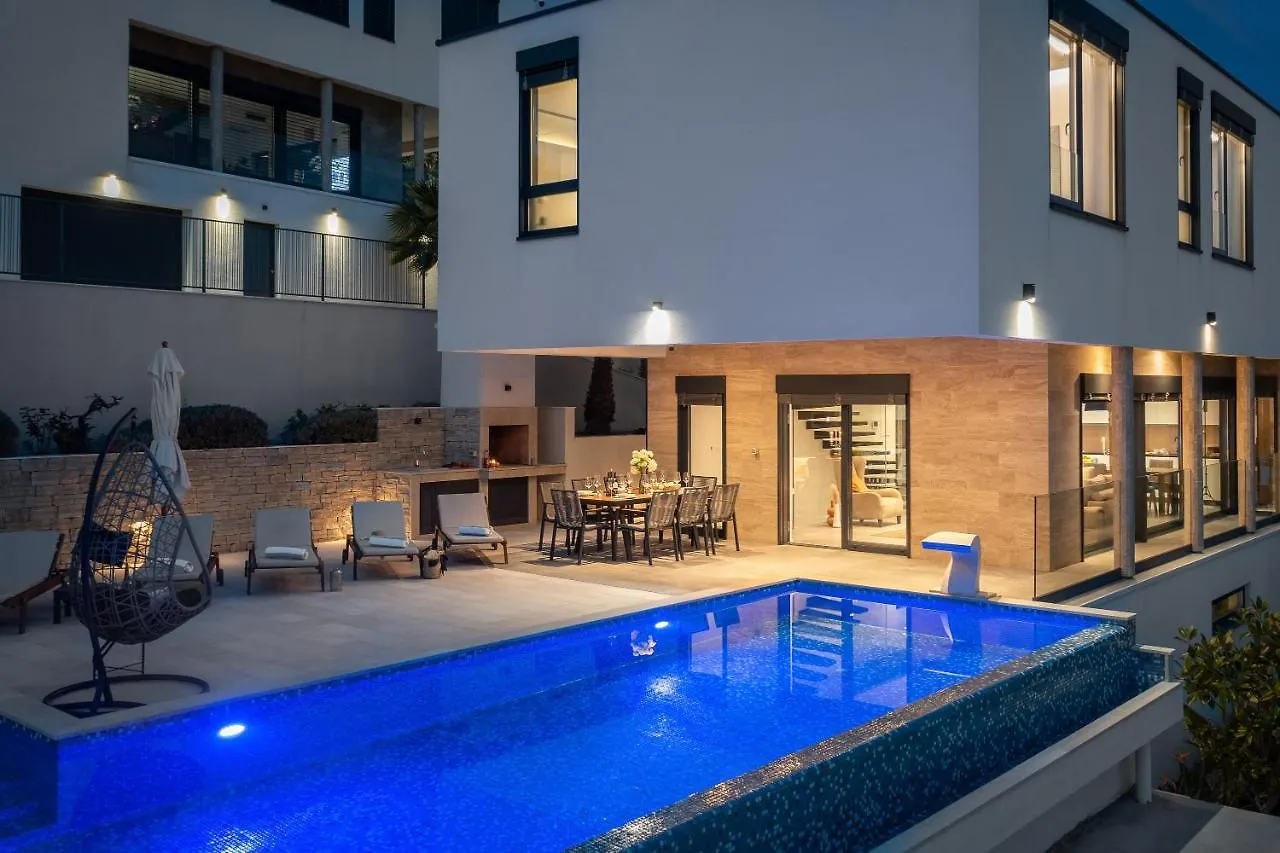 Luxury Villa Black Pearl With Pool Trogir