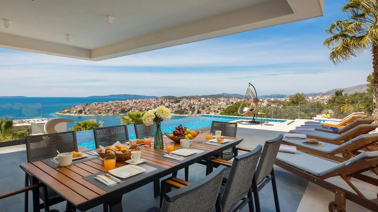 Luxury Villa Black Pearl With Pool Trogir