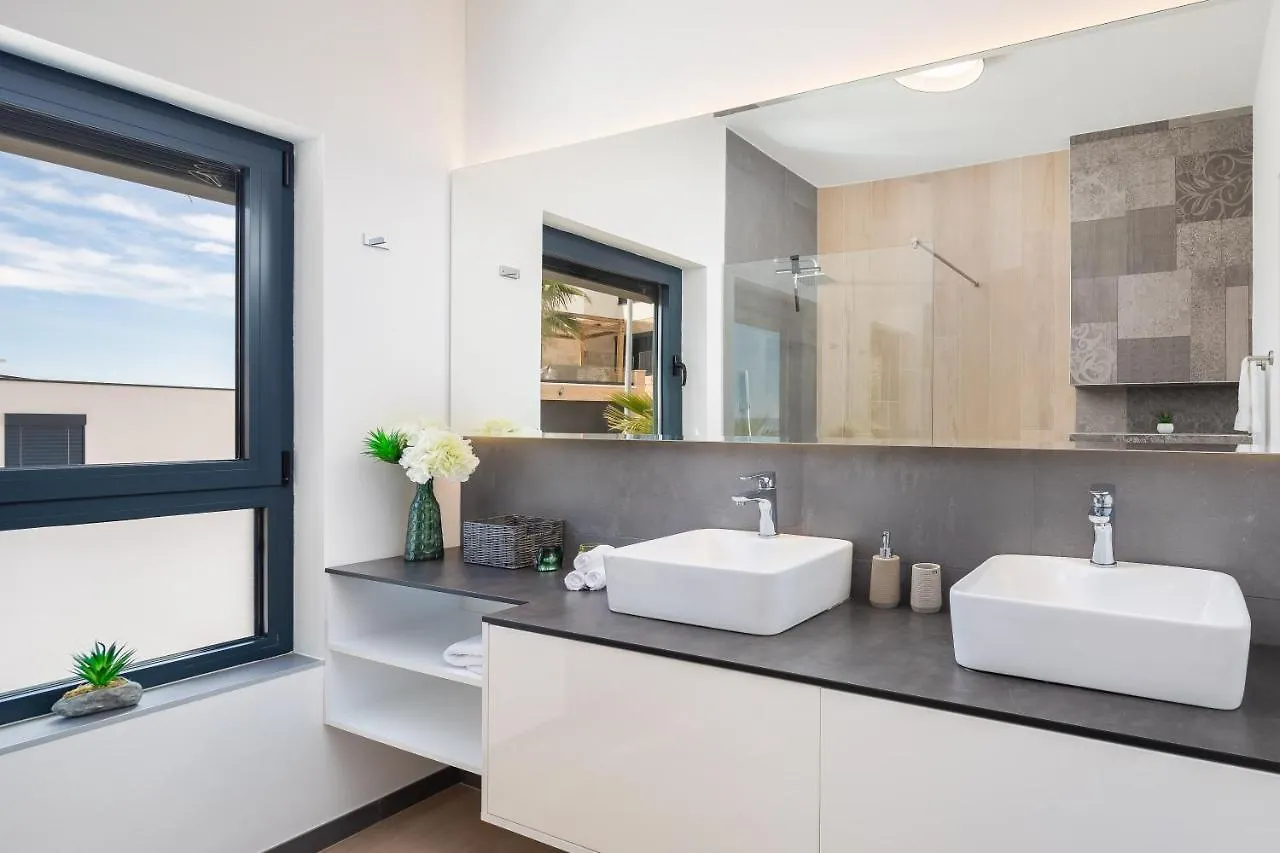 Luxury Villa Black Pearl With Pool Trogir