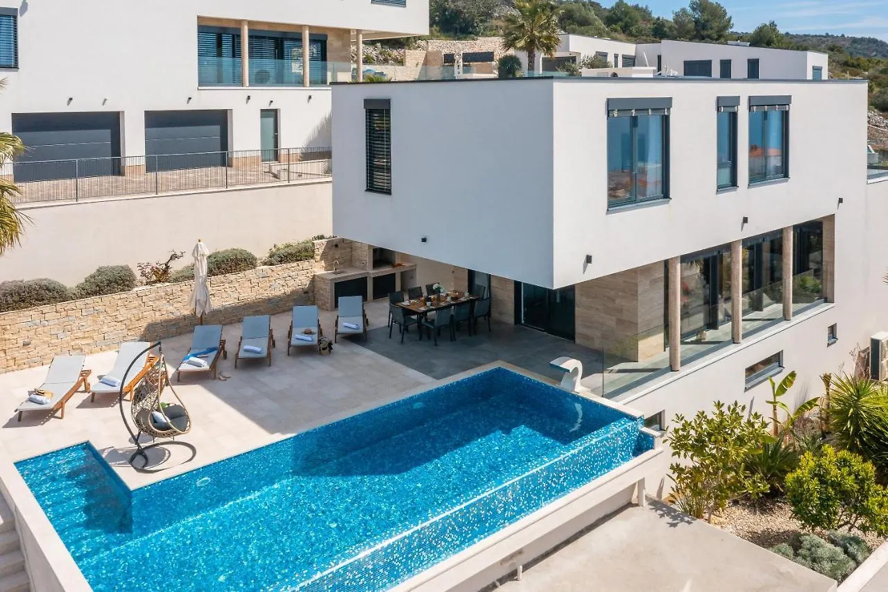 Luxury Villa Black Pearl With Pool Trogir