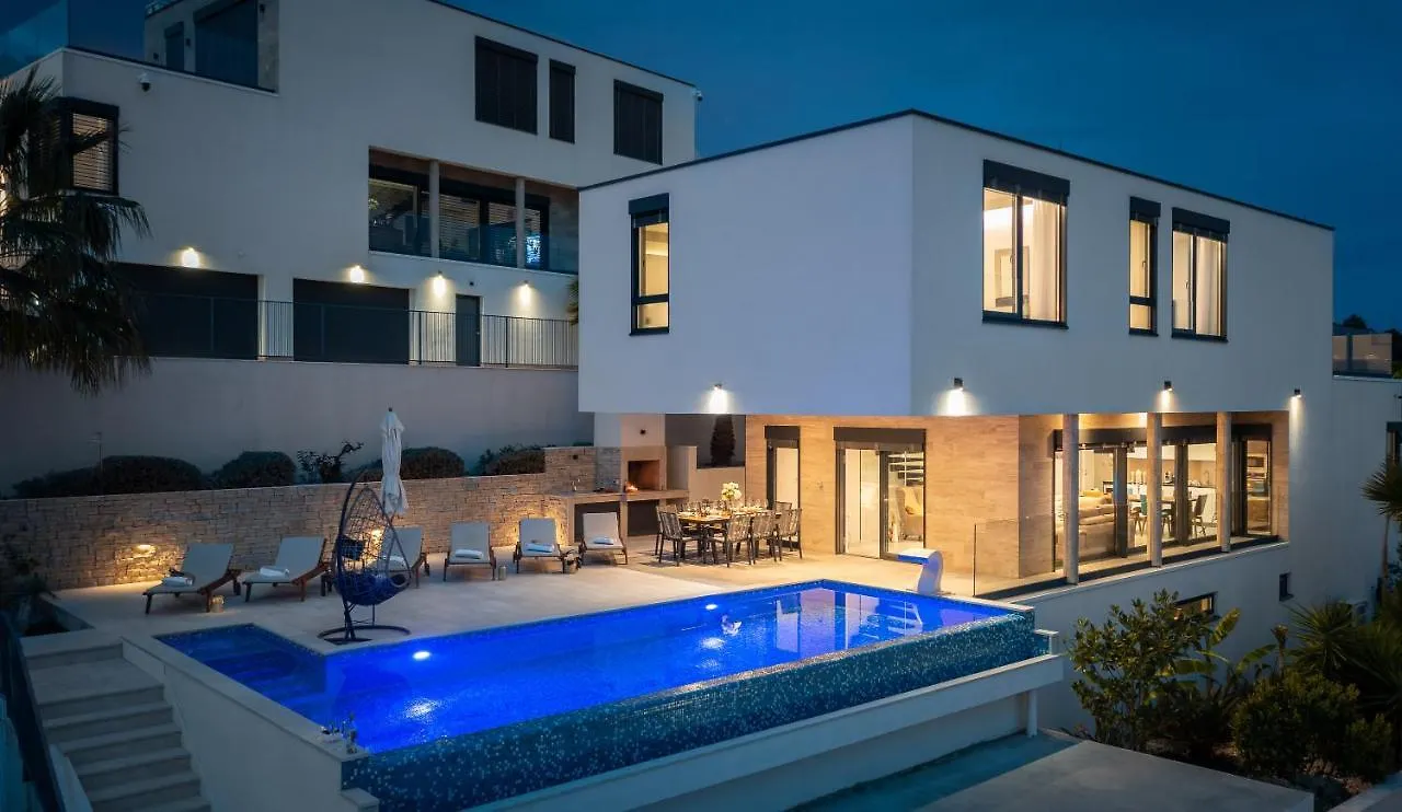 Luxury Villa Black Pearl With Pool Trogir 0*,