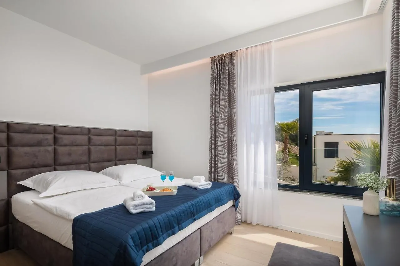 Luxury Villa Black Pearl With Pool Trogir