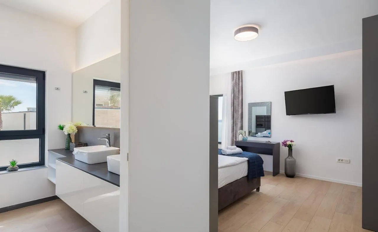 Luxury Villa Black Pearl With Pool Trogir