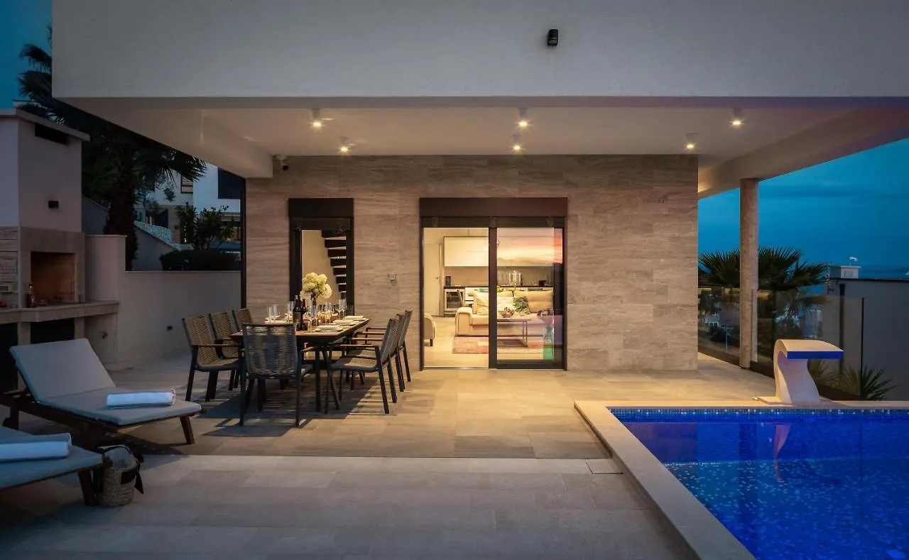 Luxury Villa Black Pearl With Pool Trogir