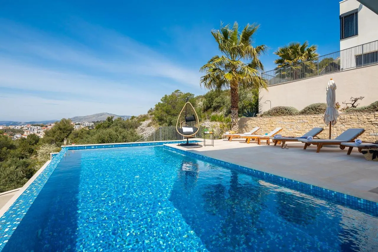 Luxury Villa Black Pearl With Pool Trogir