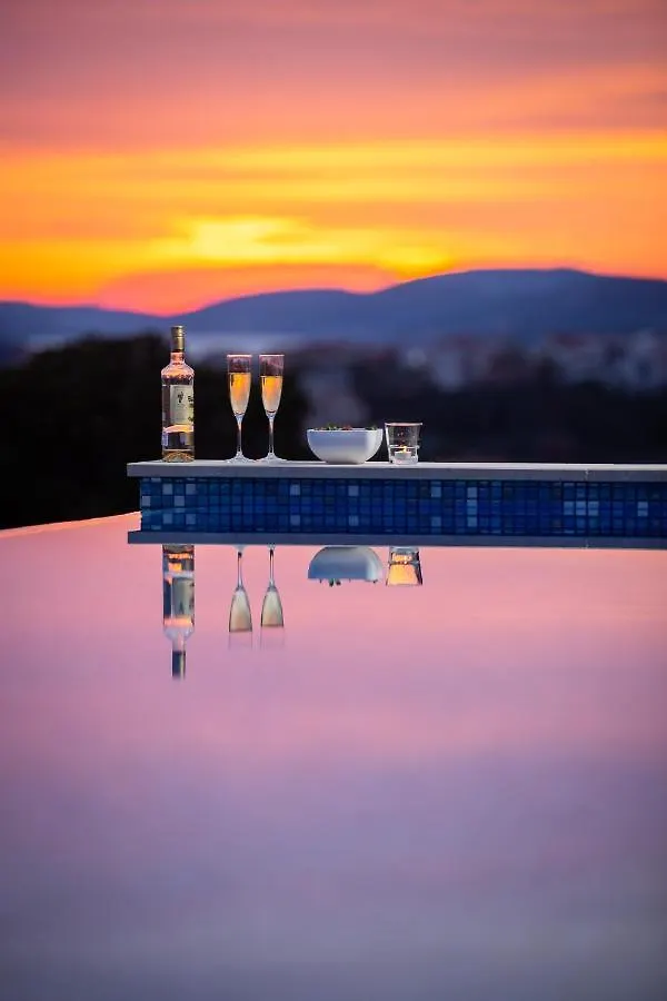 Luxury Villa Black Pearl With Pool Trogir