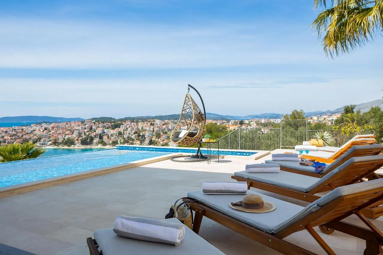 Luxury Villa Black Pearl With Pool Trogir 0*,  Kroatien