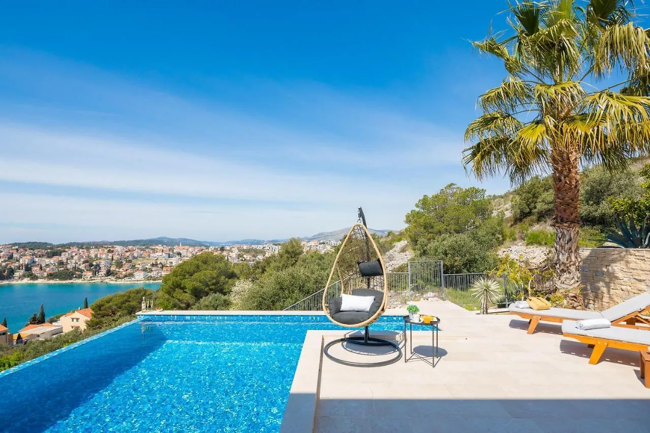 Luxury Villa Black Pearl With Pool Trogir