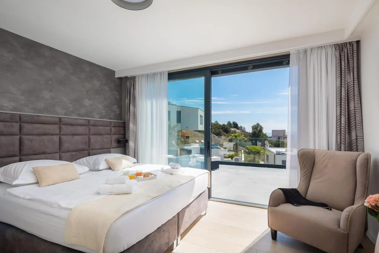 Luxury Villa Black Pearl With Pool Trogir