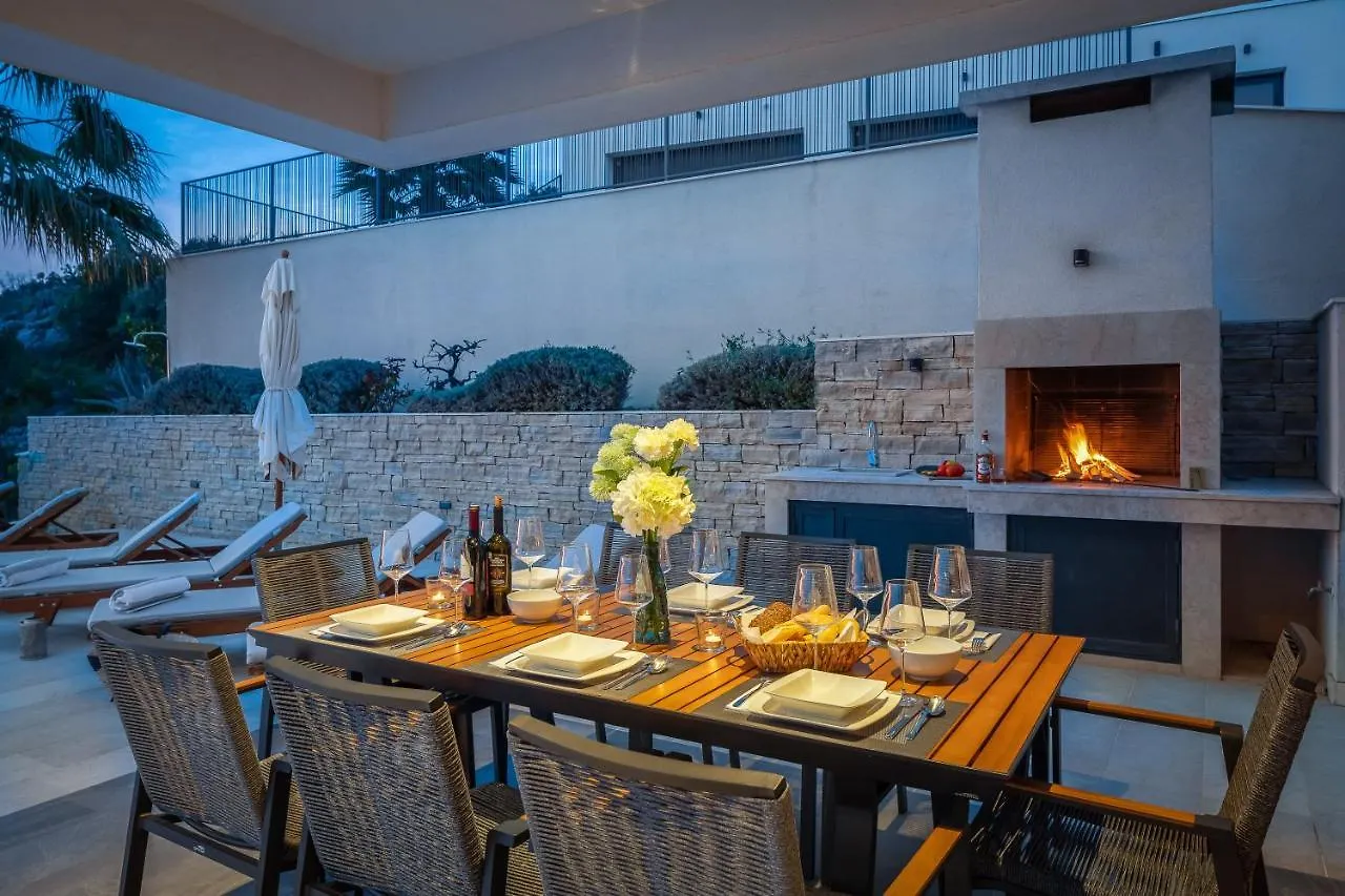 Luxury Villa Black Pearl With Pool Trogir 0*,